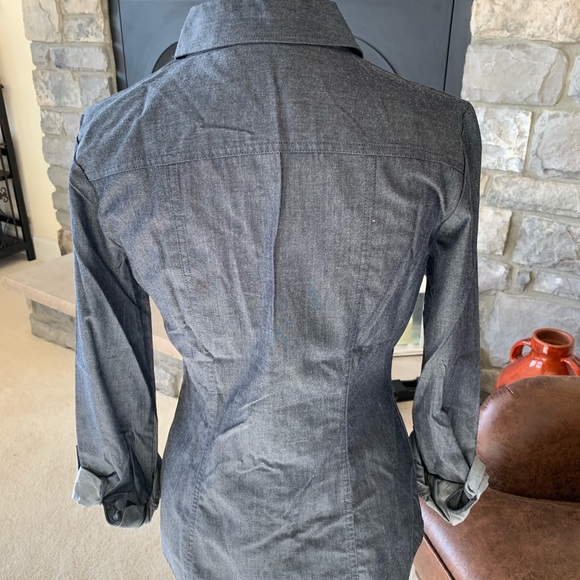 🎀 The Limited Denim Button Down - NWT Size Small - Picture 2 of 2